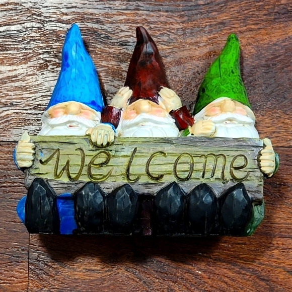 Colorful Gnome Welcome Sign - Picture 1 of 7